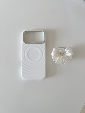 iPhone 17 Pro Max White Silicone Phone Grip Case with Decorative Bow Accessory